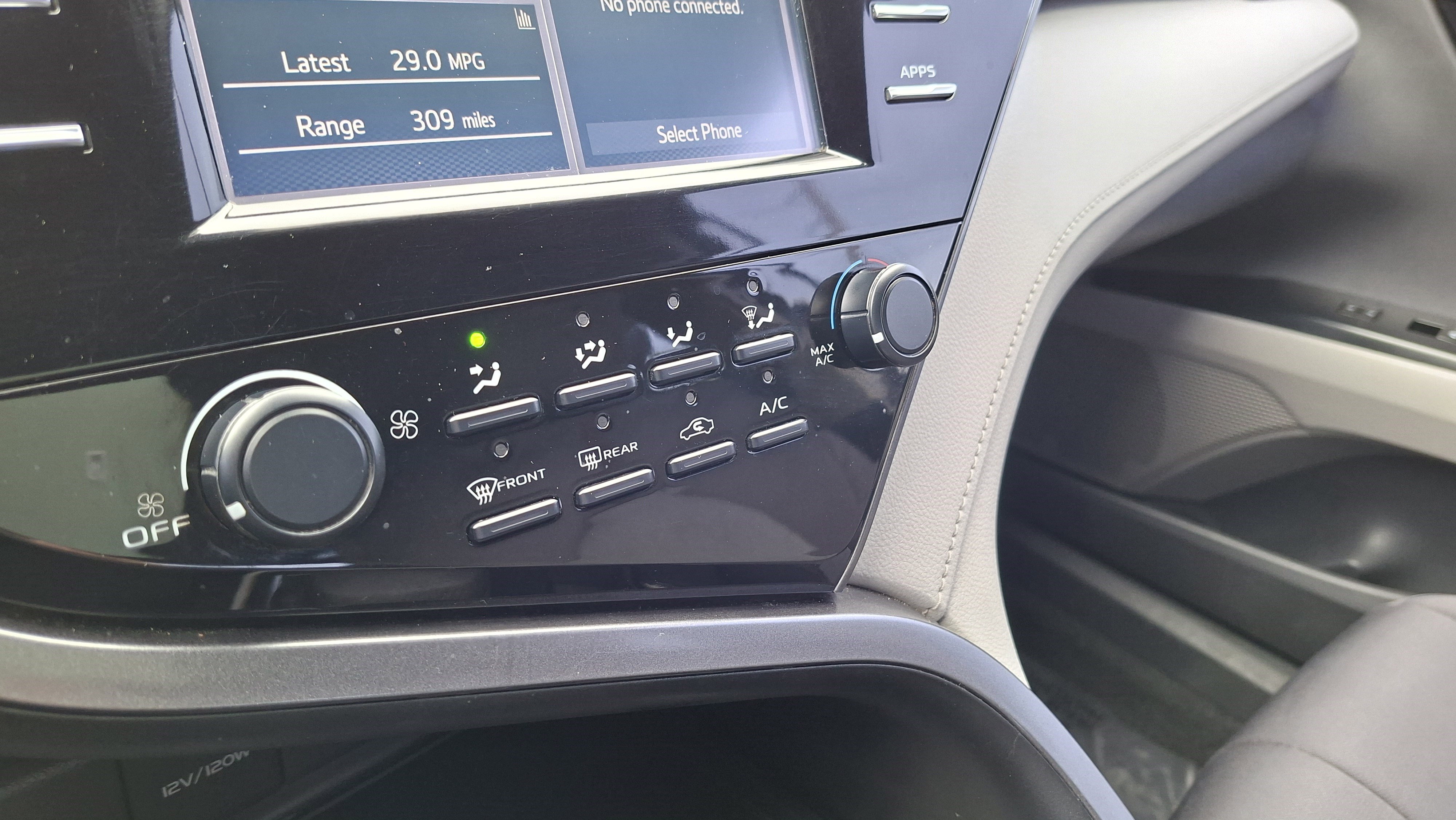 Used 2019 Toyota Camry LE image 15