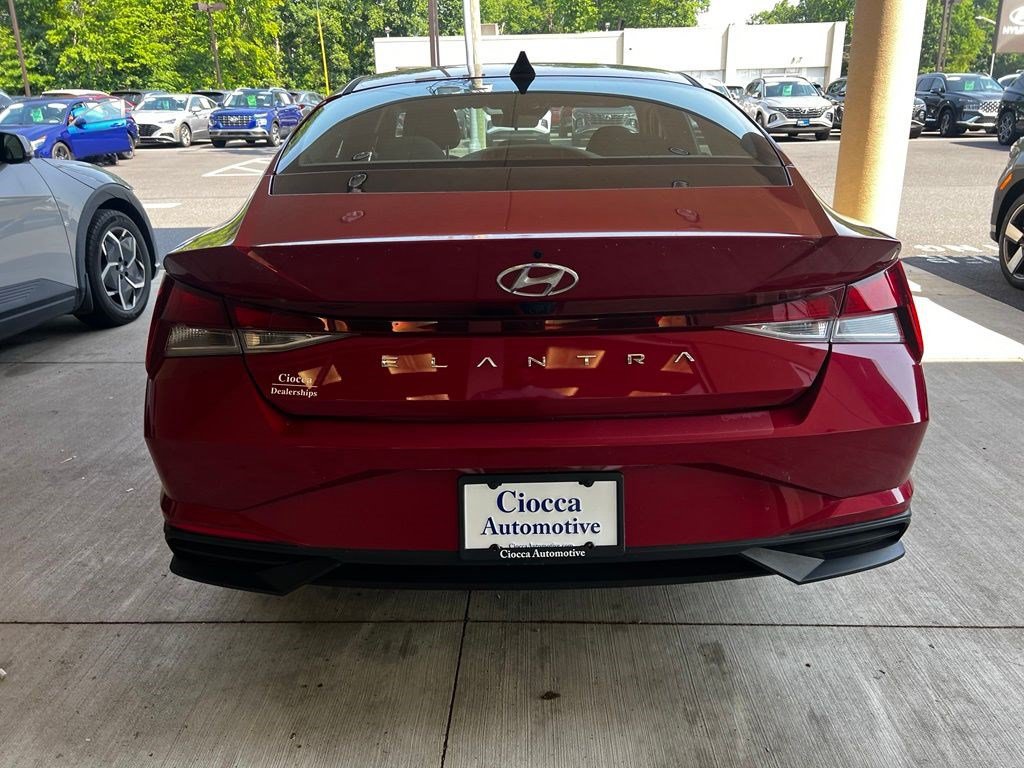 Certified 2023 Hyundai Elantra SEL w/ Convenience Package FWD image 9