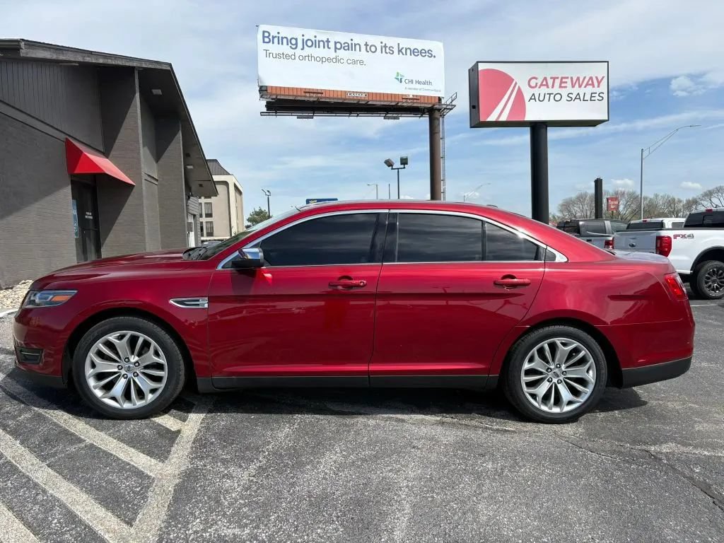Used 2017 Ford Taurus Limited FWD image 2