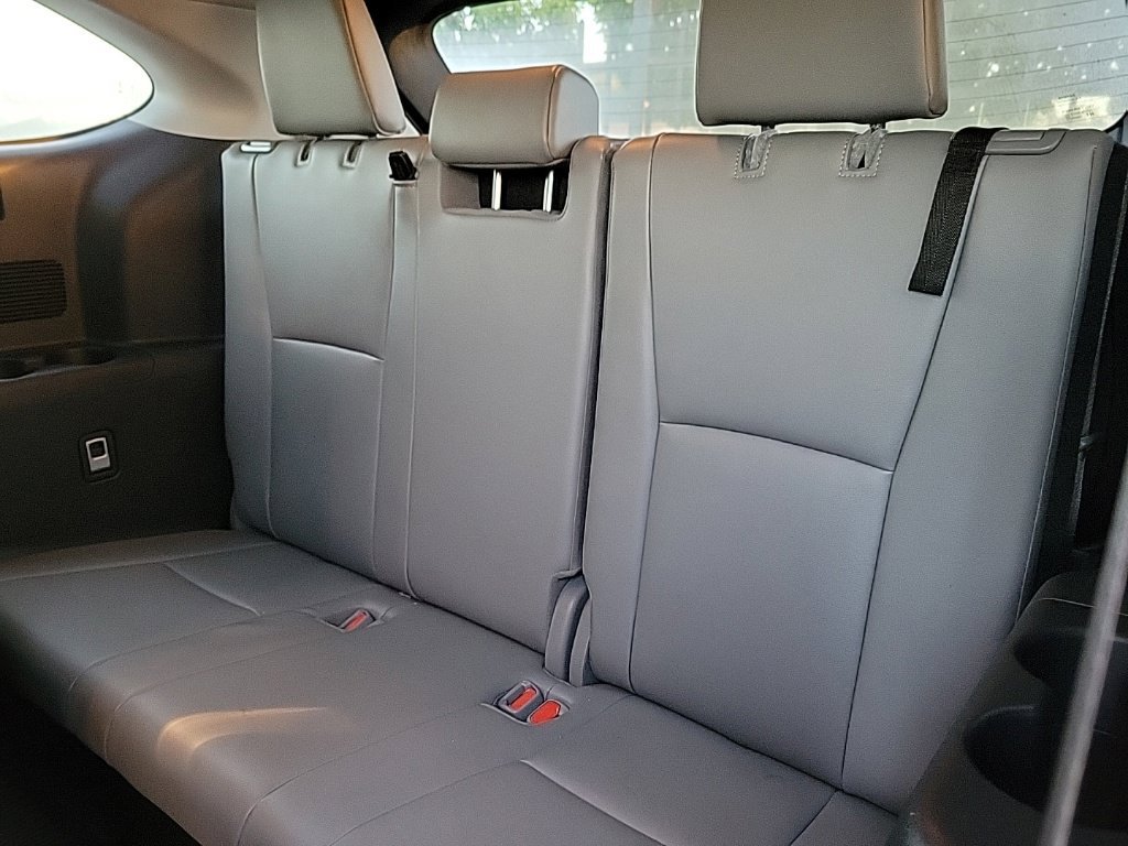 Used 2023 Toyota Highlander XLE AWD/4WD image 14