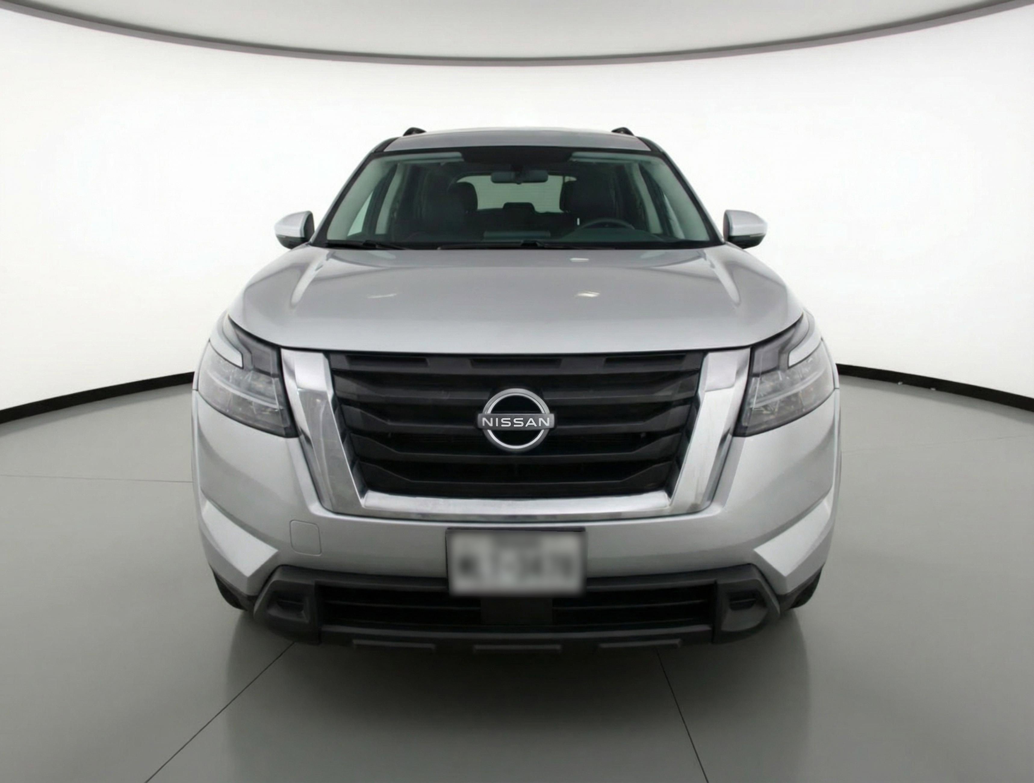 Used 2025 Nissan Pathfinder SV image 2