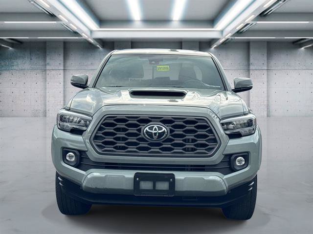 Used 2022 Toyota Tacoma TRD Sport AWD/4WD image 2