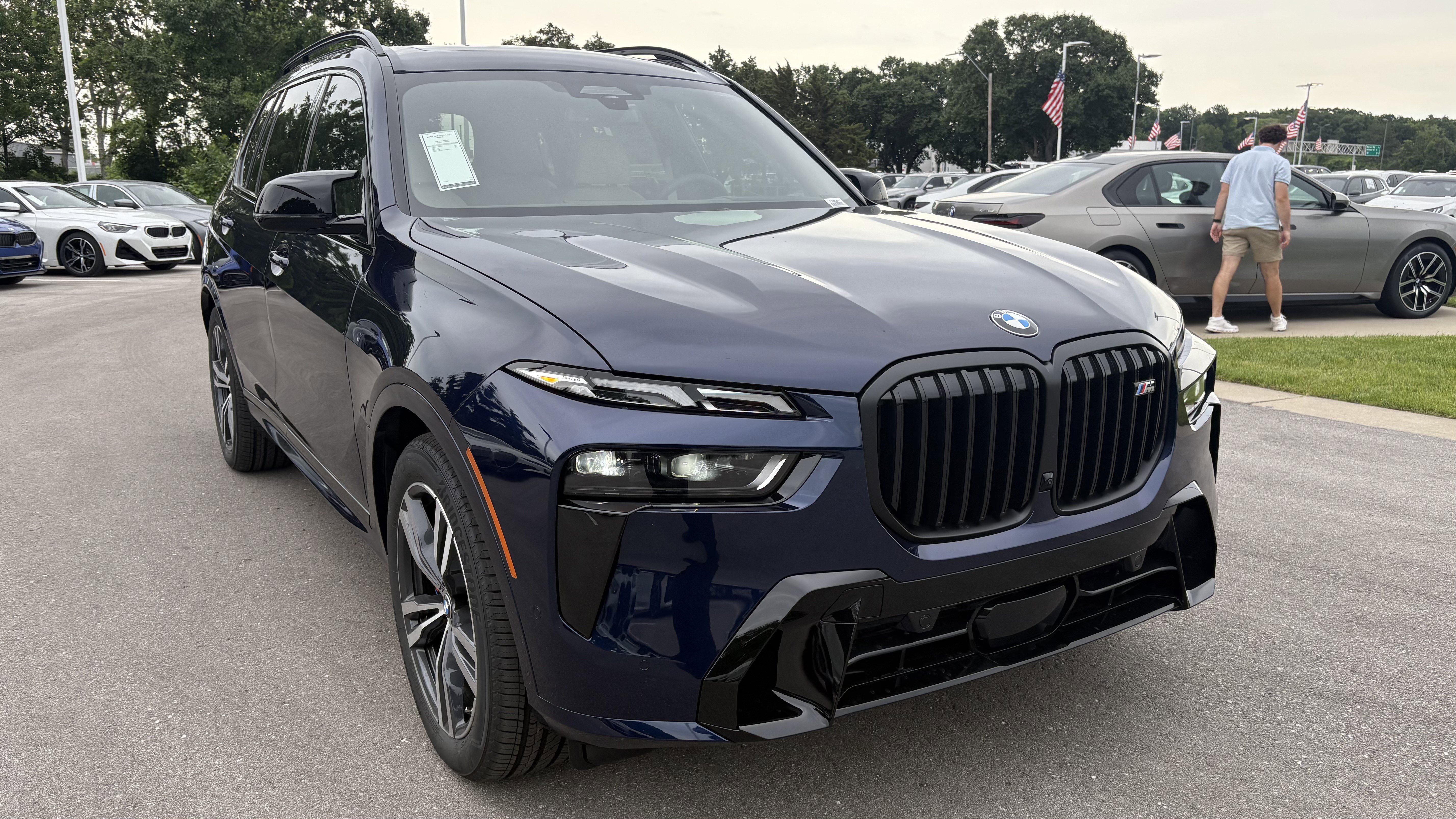 New 2026 BMW X7 M60i image 2