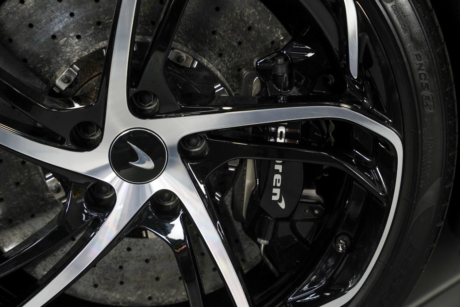 Used 2024 McLaren 750S Spider RWD image 17