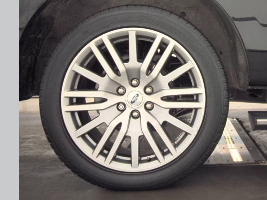 Used 2023 Ford Expedition Limited image 12