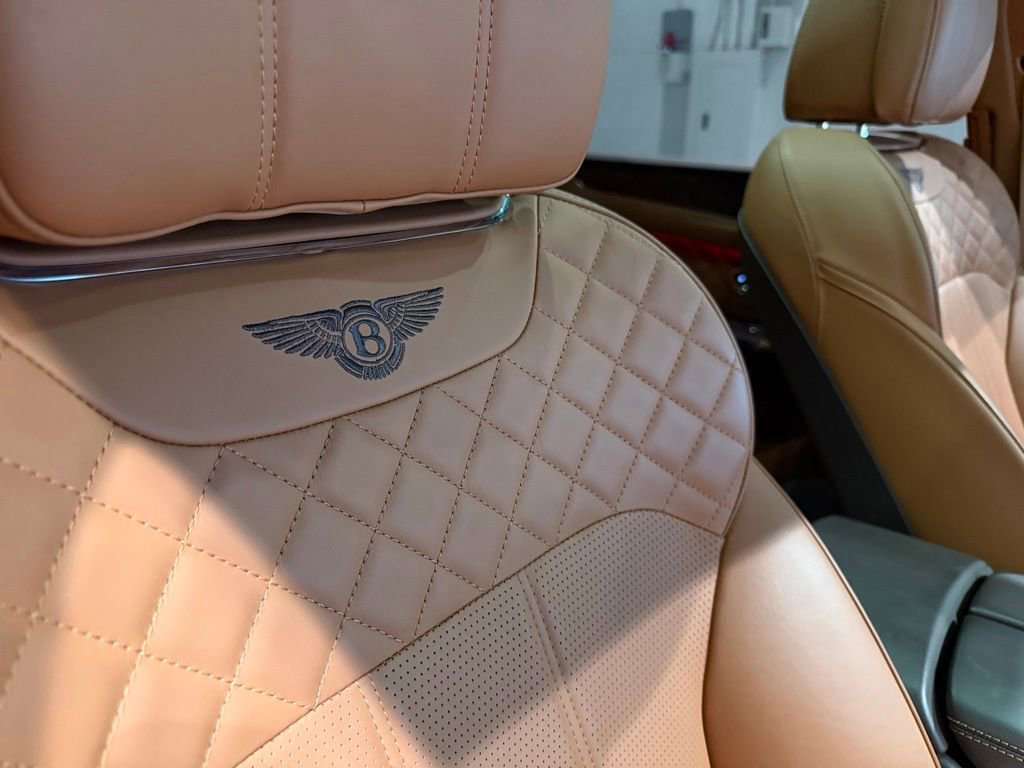 Used 2018 Bentley Bentayga AWD/4WD image 44