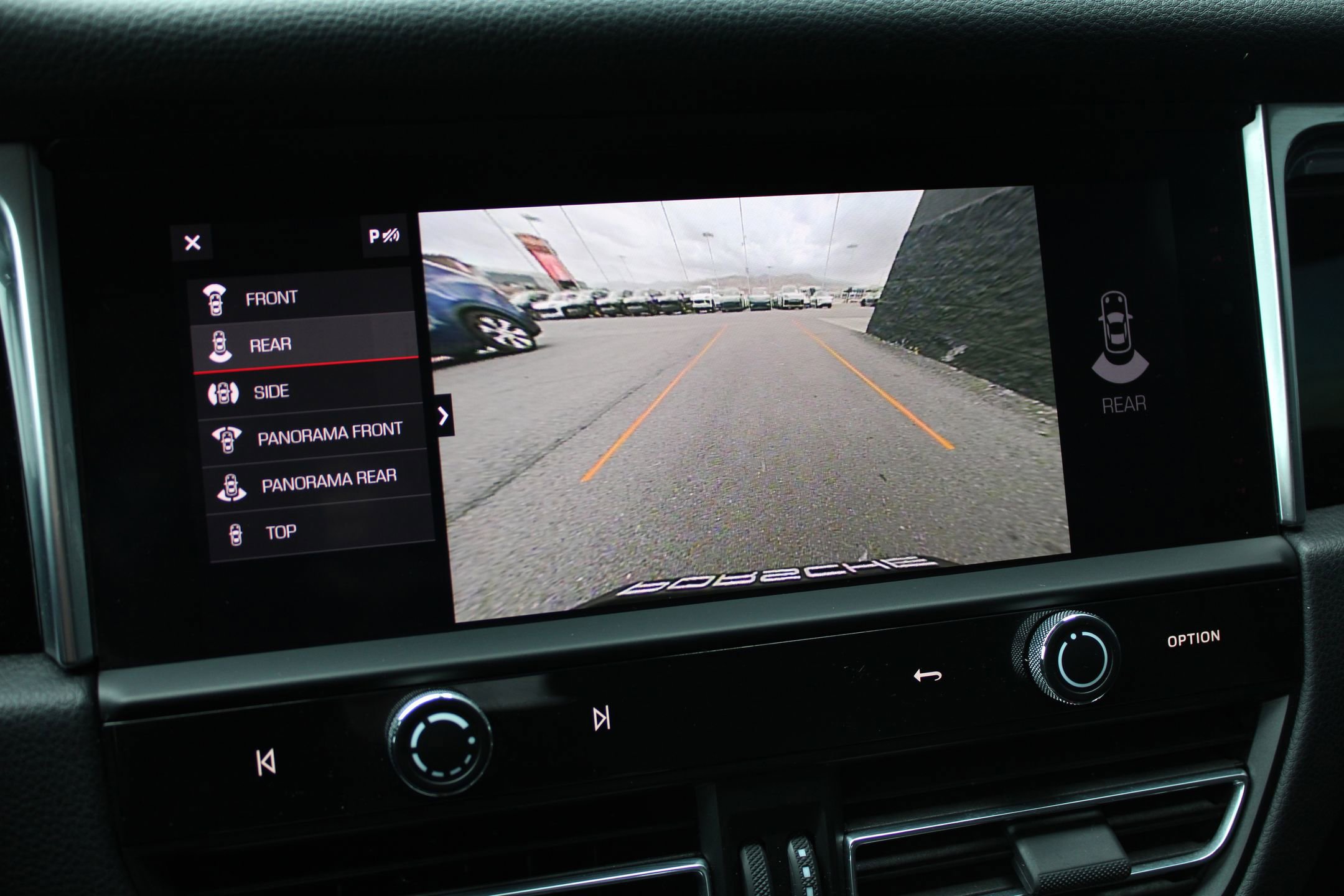 Certified 2023 Porsche Macan image 18