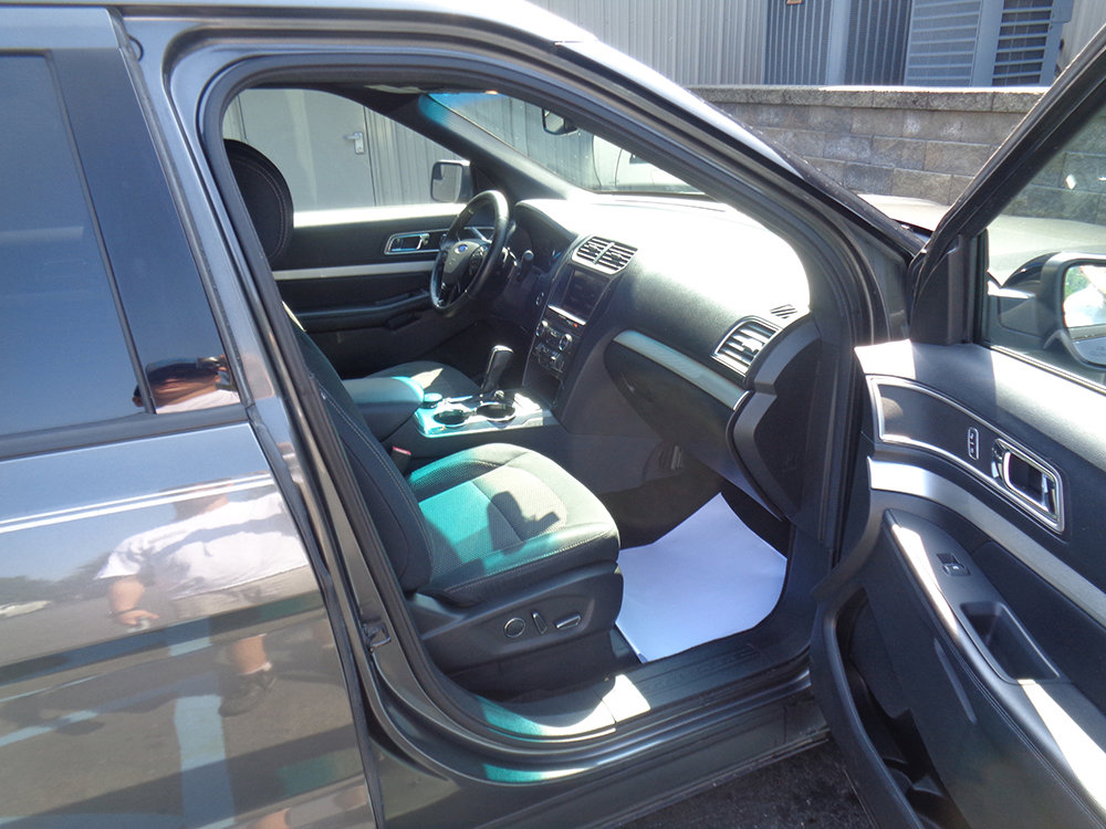Used 2016 Ford Explorer XLT w/ Equipment Group 201A AWD/4WD image 10