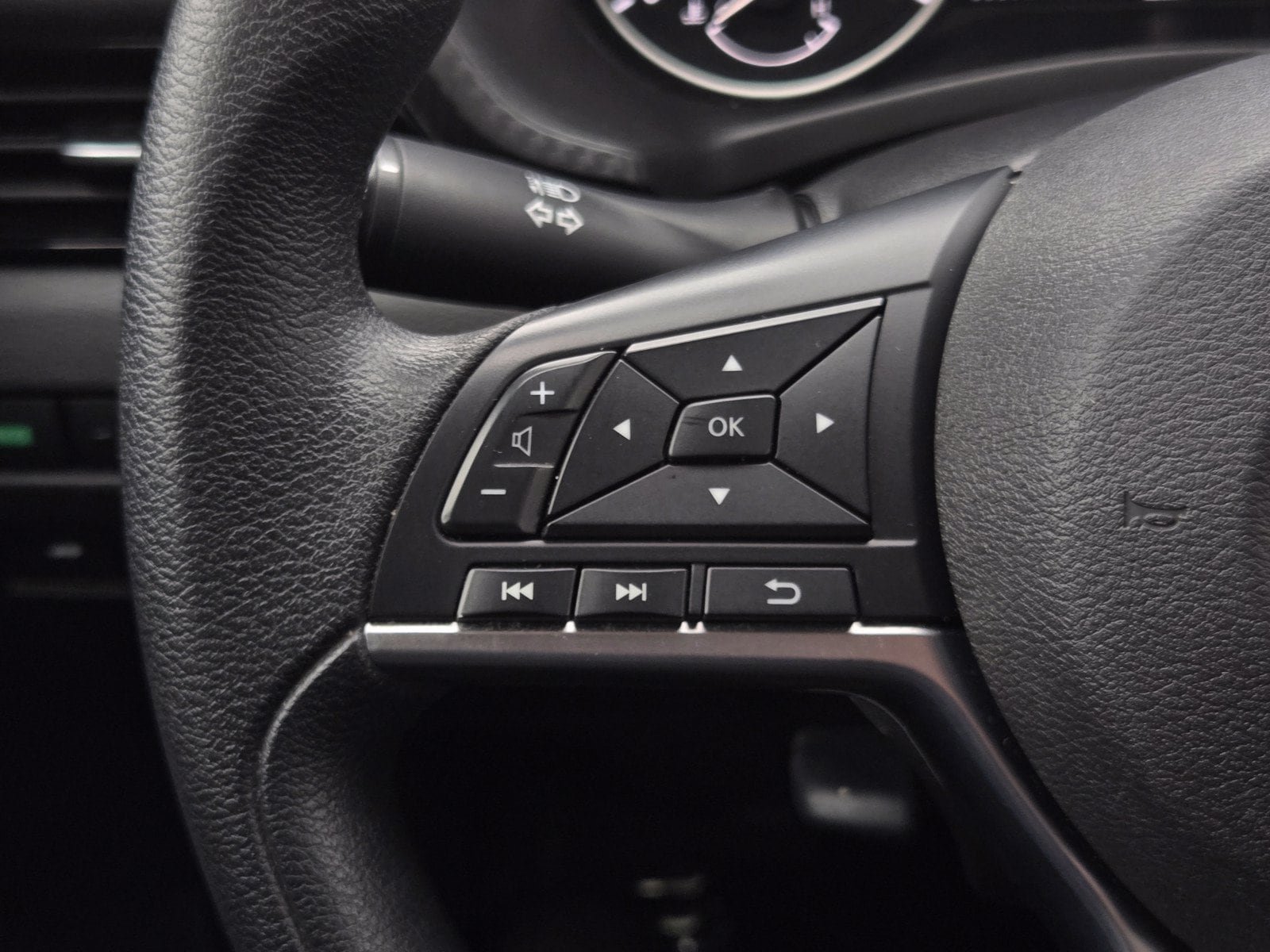 Used 2025 Nissan Sentra SV FWD image 19