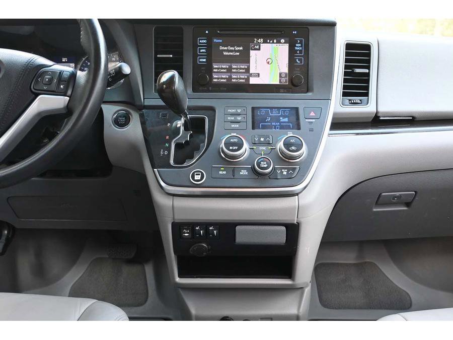 Used 2017 Toyota Sienna XLE Premium image 23
