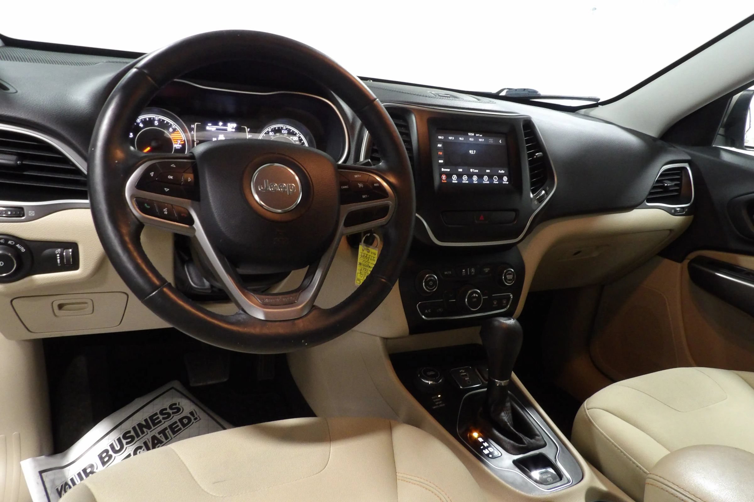 Used 2019 Jeep Cherokee Latitude w/ Cold Weather Group AWD/4WD image 12