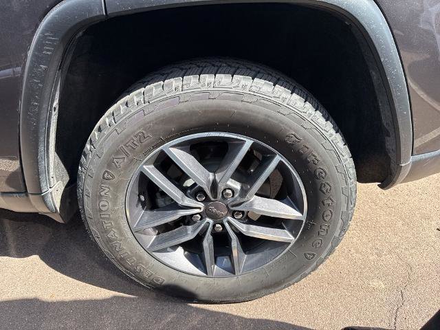 Used 2019 Jeep Grand Cherokee Laredo w/ 18" Wheel & 8.4" Radio Group image 17