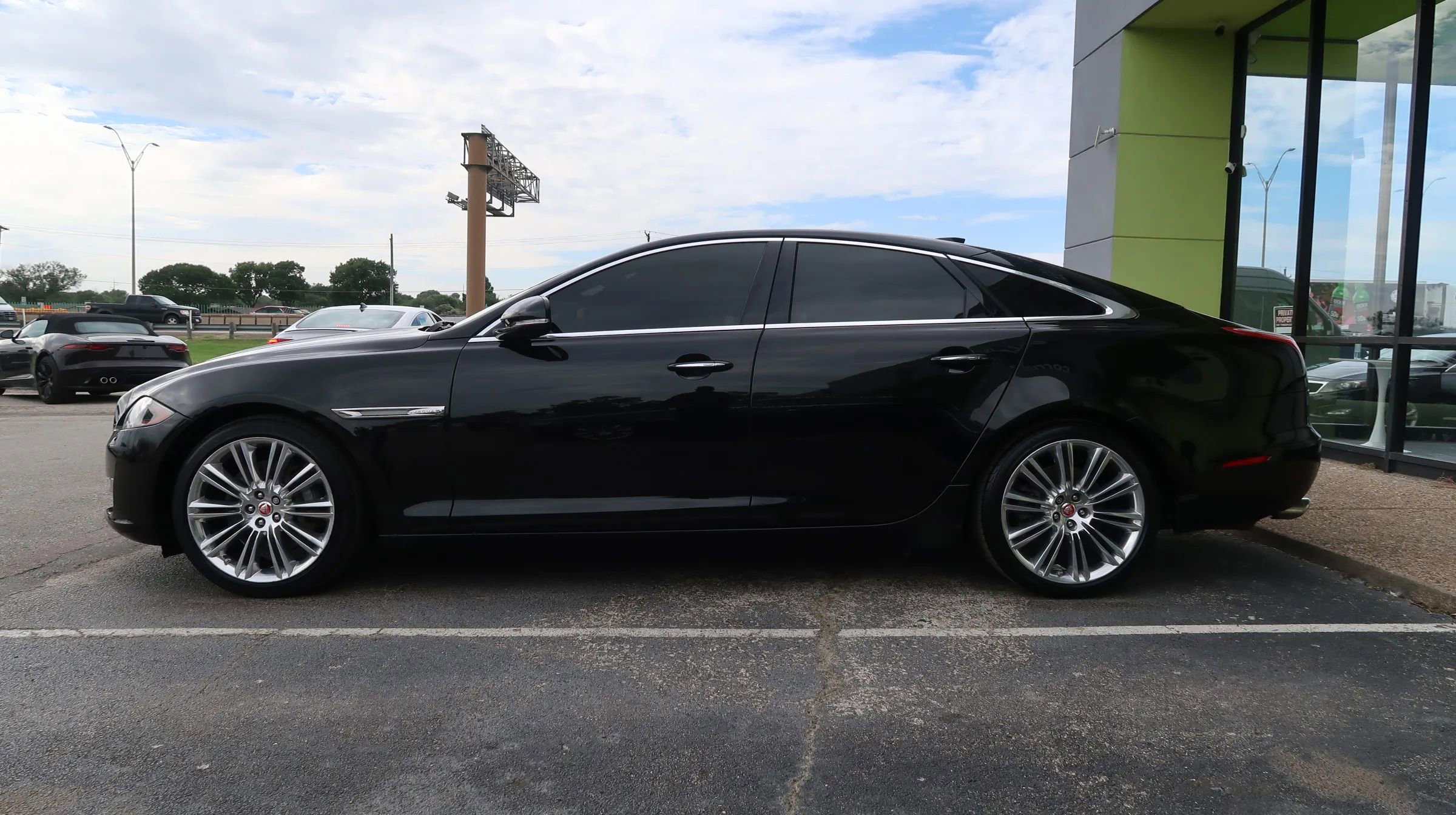 Used 2017 Jaguar XJ R-Sport AWD/4WD image 7