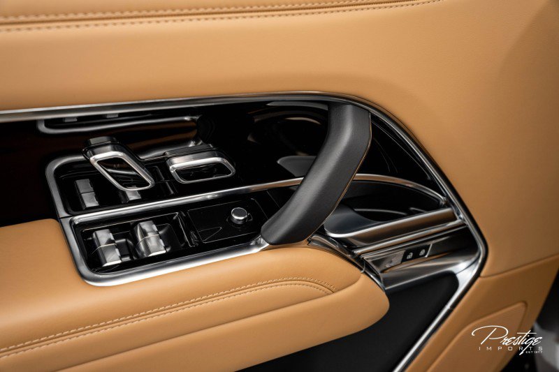 Used 2025 Land Rover Range Rover SE image 19