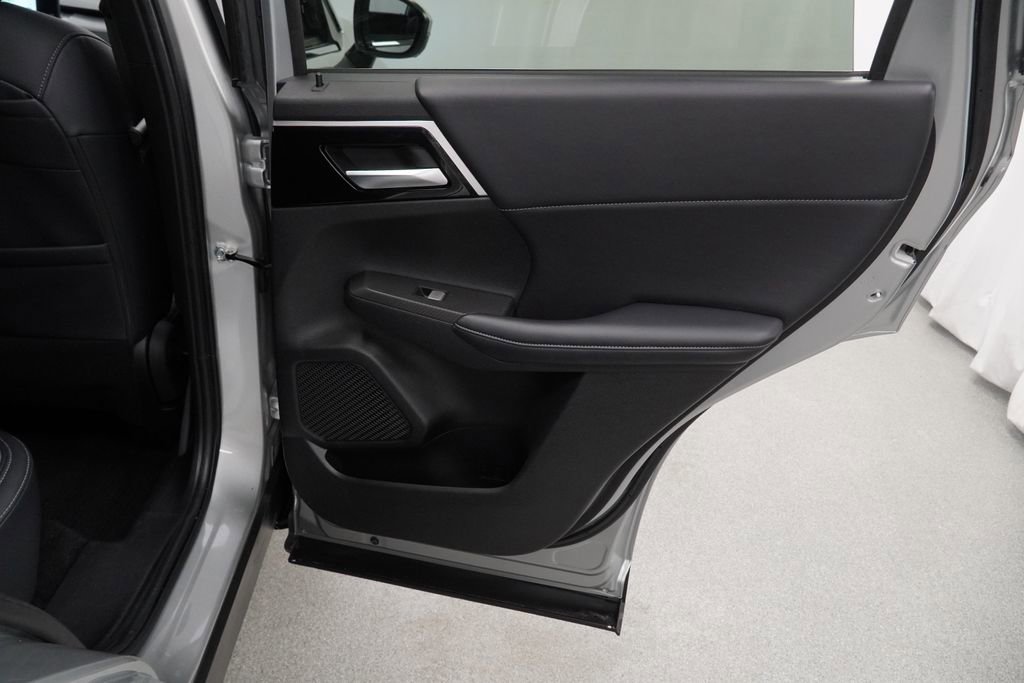 Used 2024 Mitsubishi Outlander SE image 47