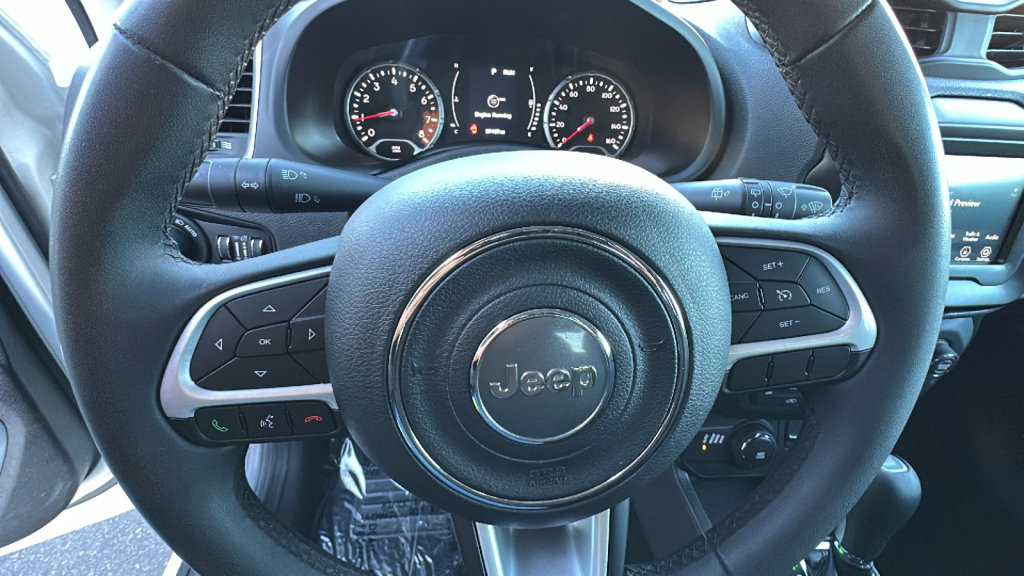 Used 2018 Jeep Renegade Latitude w/ Popular Equipment Group image 18