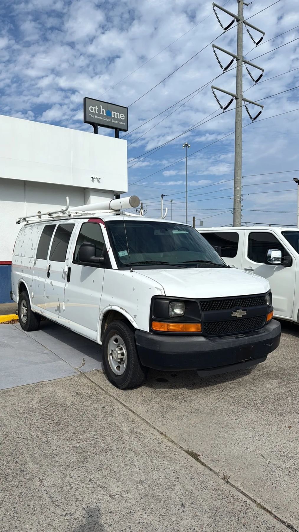 Used 2013 Chevrolet Express 2500 image 2