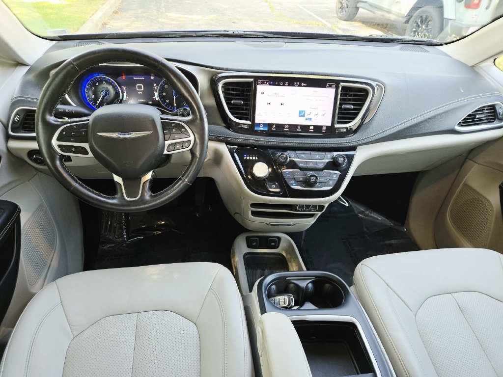 Used 2021 Chrysler Pacifica Touring-L FWD image 10
