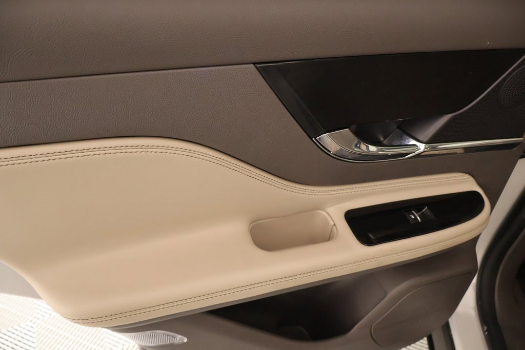 Used 2024 Lincoln Corsair Reserve w/ Equipment Group 201A image 18