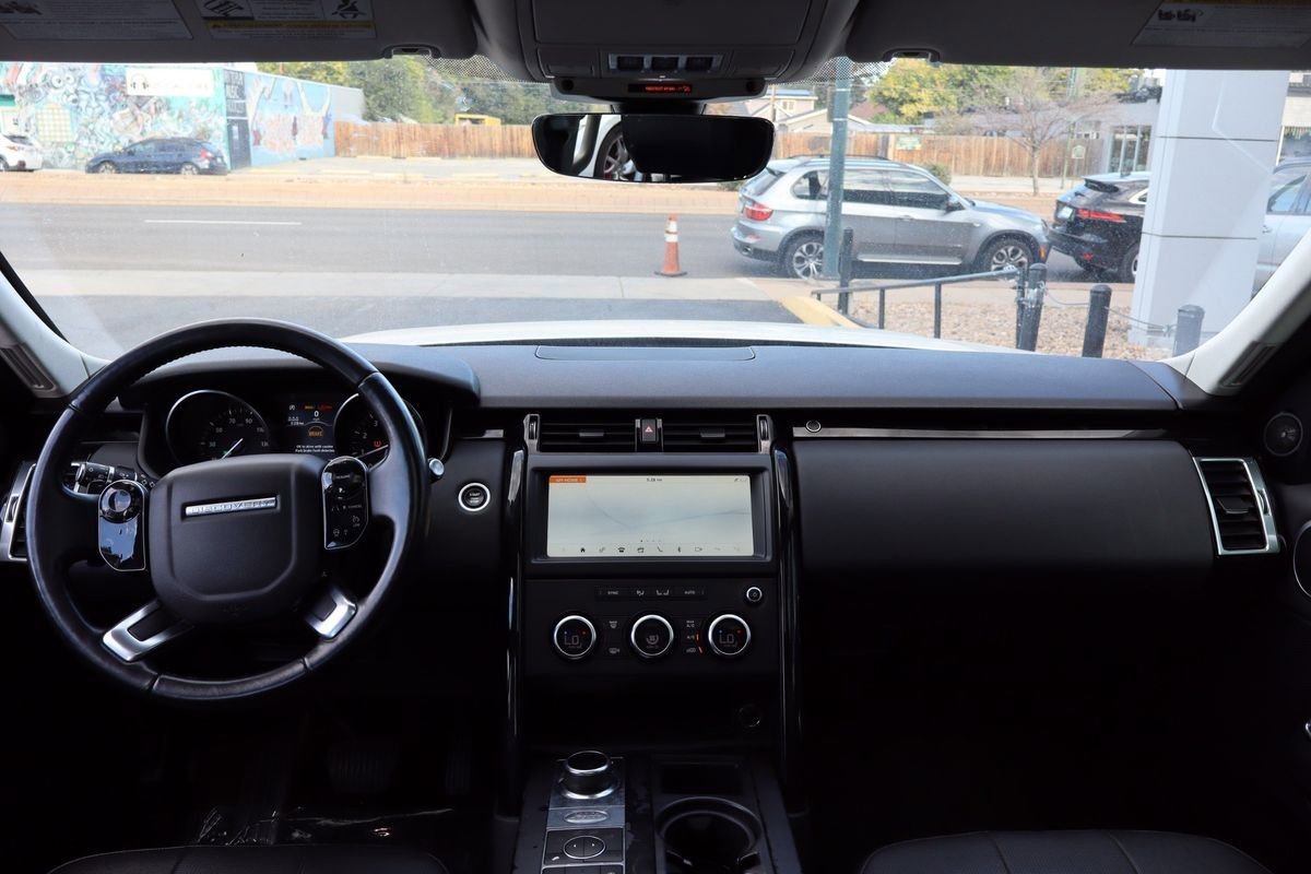 Used 2020 Land Rover Discovery SE image 10