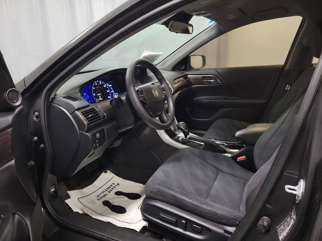 Used 2017 Honda Accord Base image 12