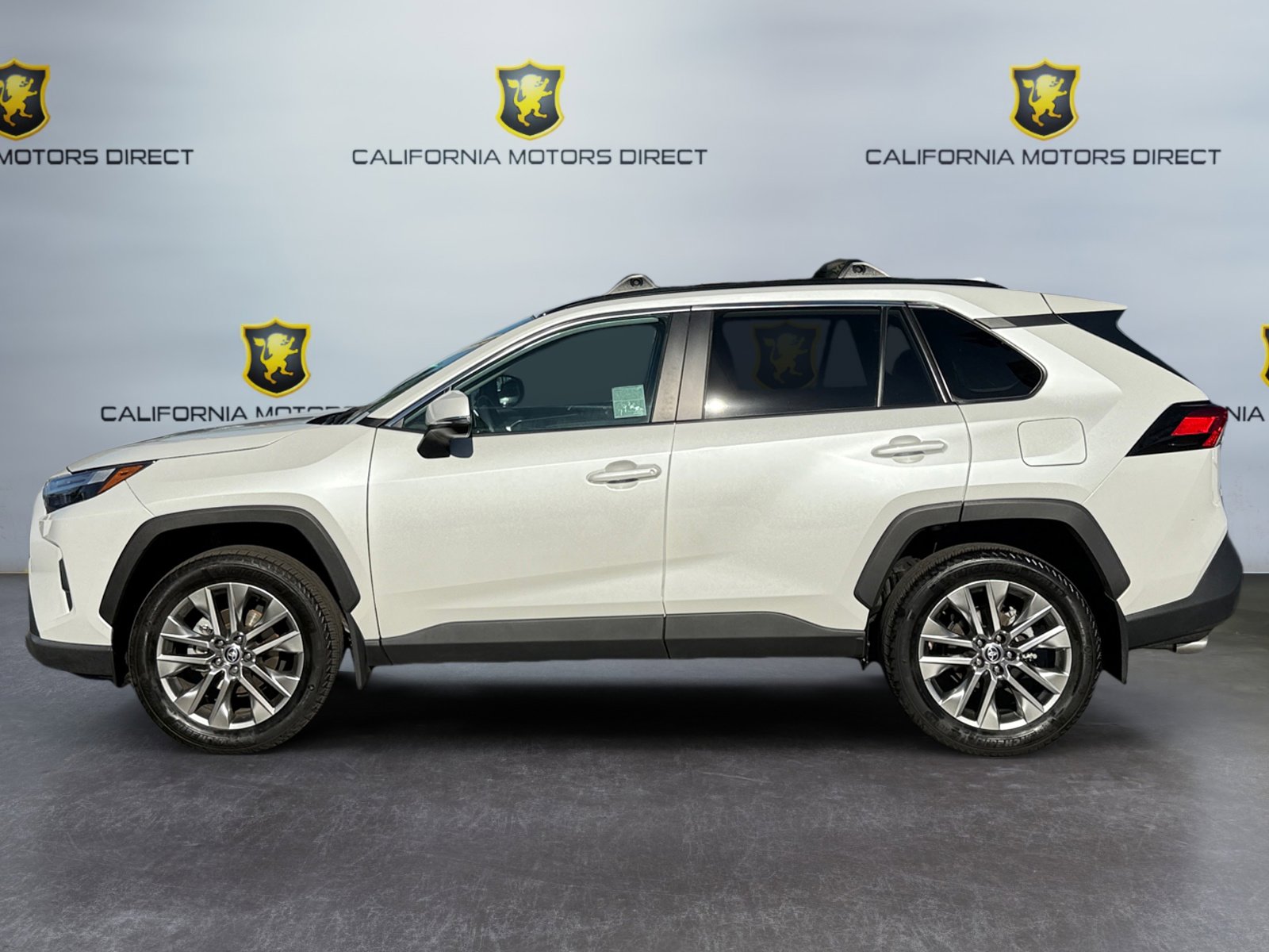 Used 2023 Toyota RAV4 XLE Premium image 2