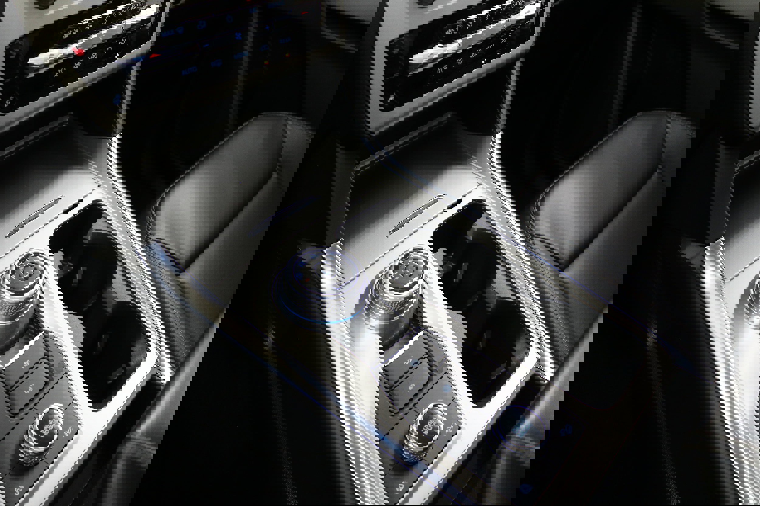 Used 2022 Ford Explorer XLT w/ Equipment Group 202A image 27