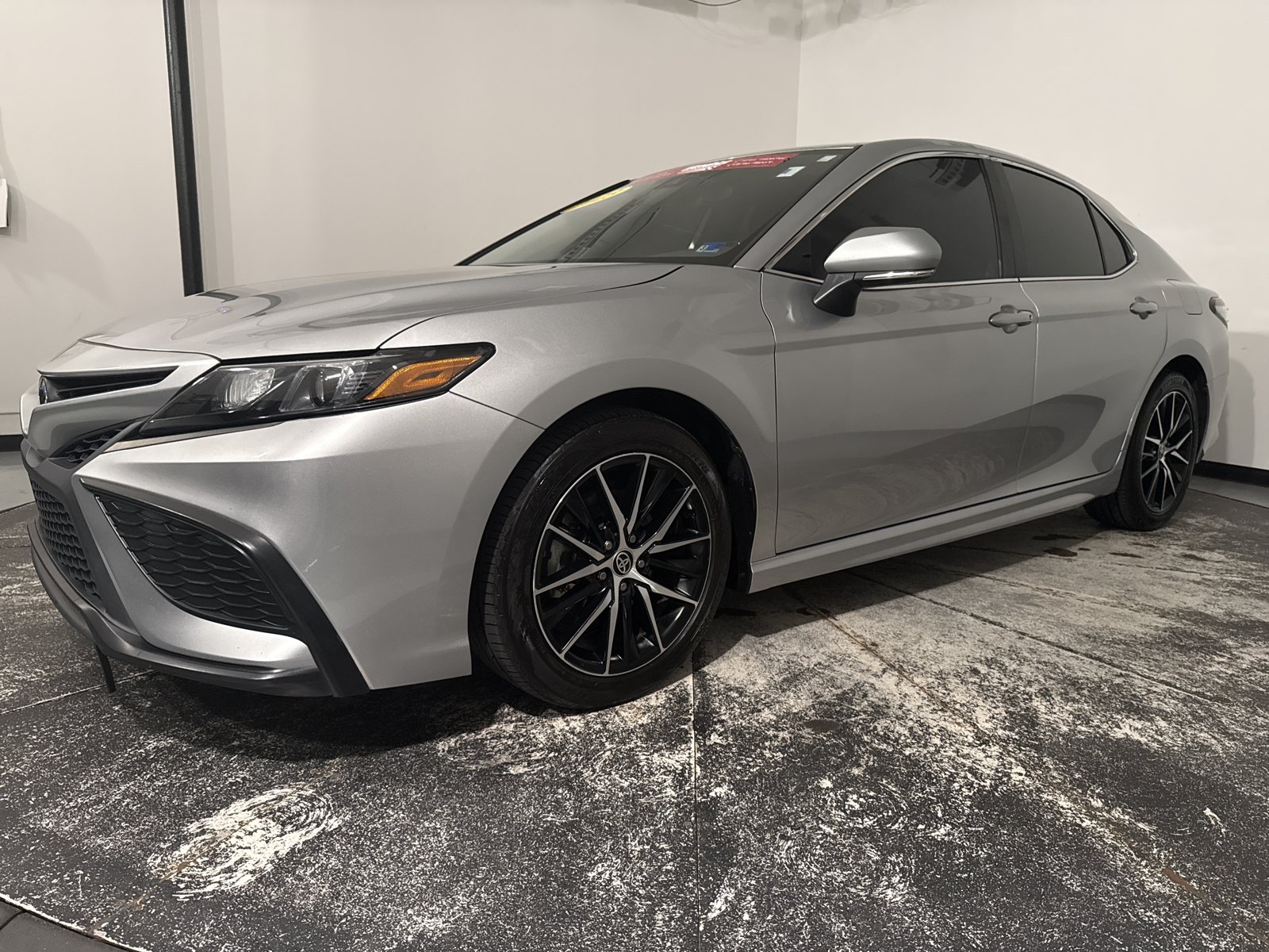 Used 2023 Toyota Camry SE FWD image 5