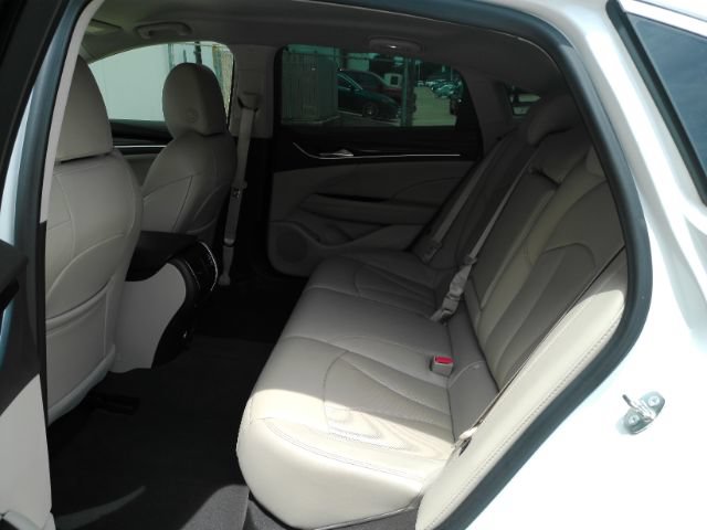 Used 2017 Buick LaCrosse Essence FWD image 19