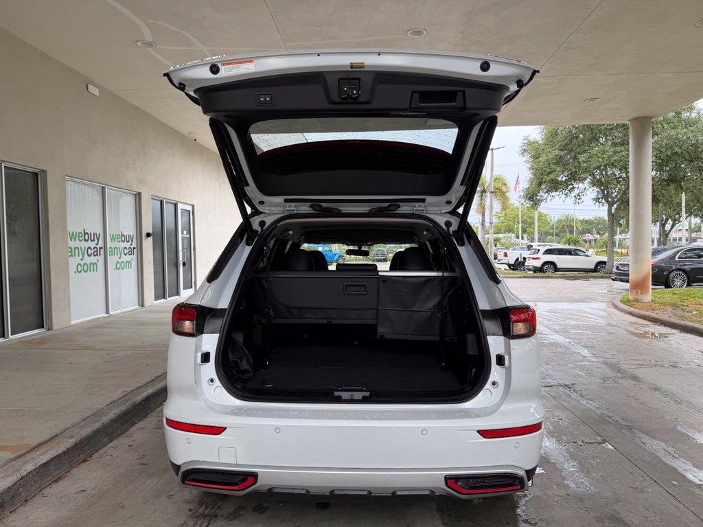 Used 2023 Mitsubishi Outlander 4WD Plug-In Hybrid image 32