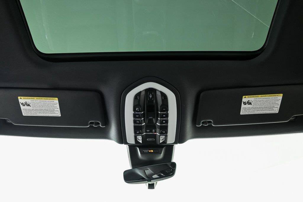 Used 2026 Porsche Macan AWD/4WD image 20