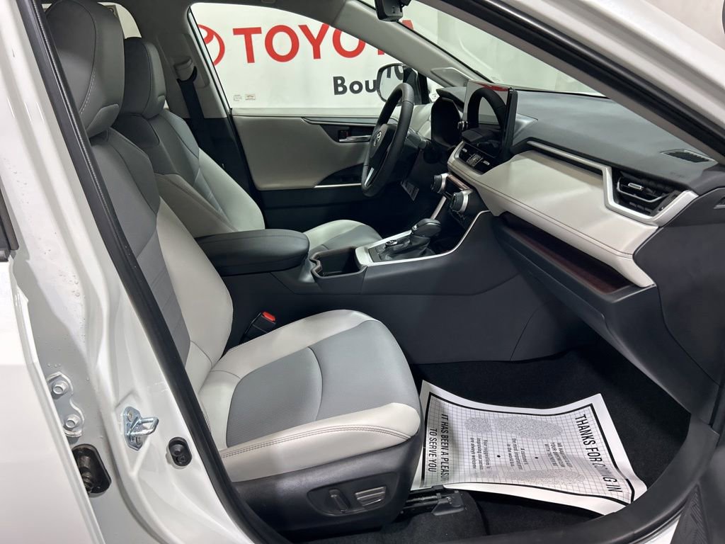 Used 2025 Toyota RAV4 Limited w/ Advanced Technology Package AWD/4WD image 10