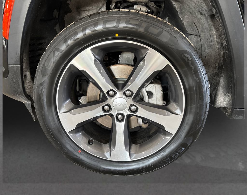 Used 2023 Jeep Grand Cherokee Limited w/ Luxury Tech Group II image 12