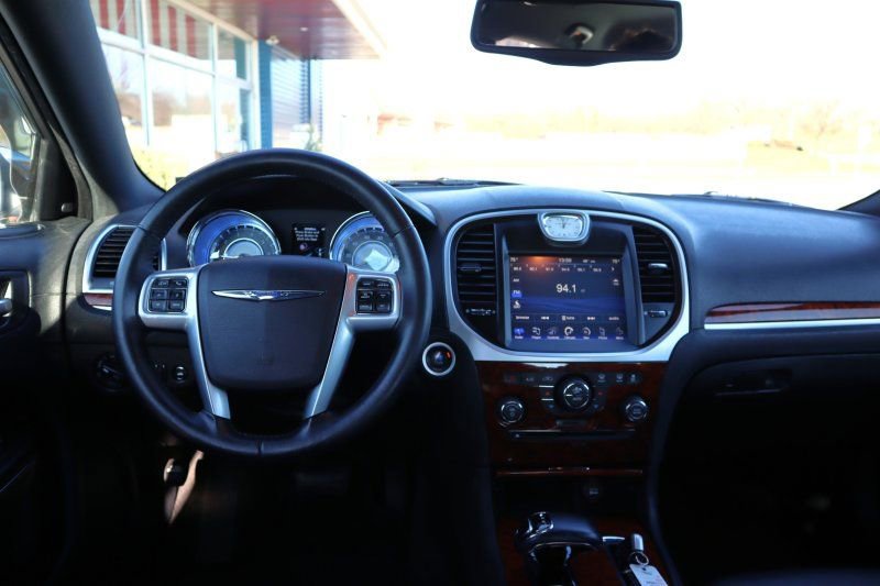 Used 2012 Chrysler 300 Limited image 11
