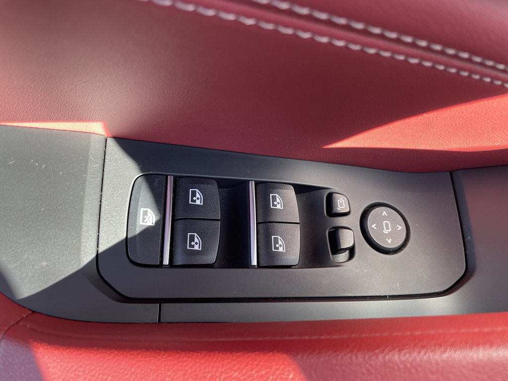 Used 2024 BMW X6 xDrive40i w/ Executive Package image 9