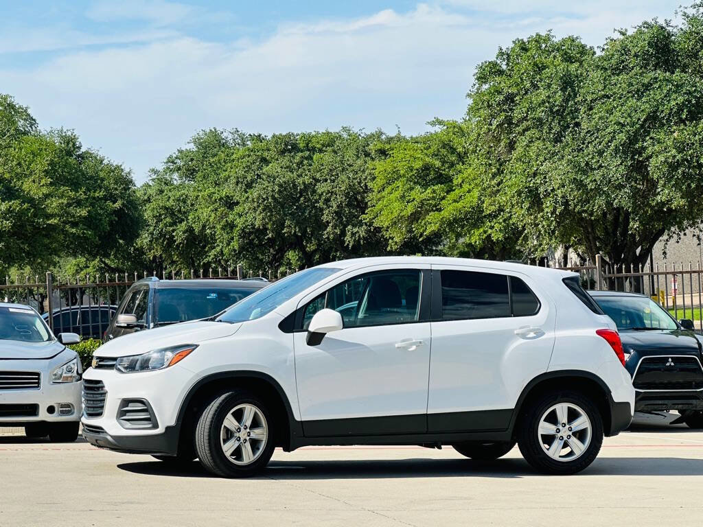 Used 2020 Chevrolet Trax LS w/ Tint and Cruise Package FWD image 4