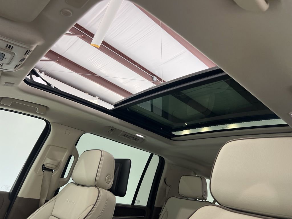 Used 2021 GMC Yukon XL Denali w/ Denali Premium Package image 17