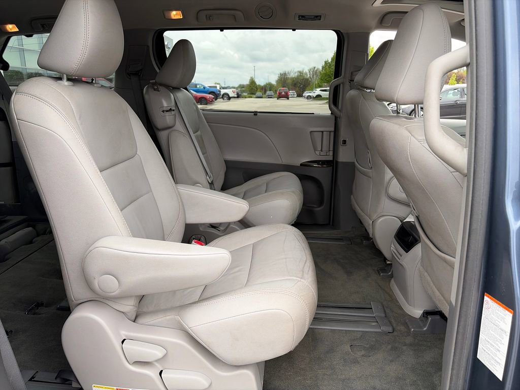 Used 2015 Toyota Sienna XLE w/ XLE Navigation Package FWD image 31