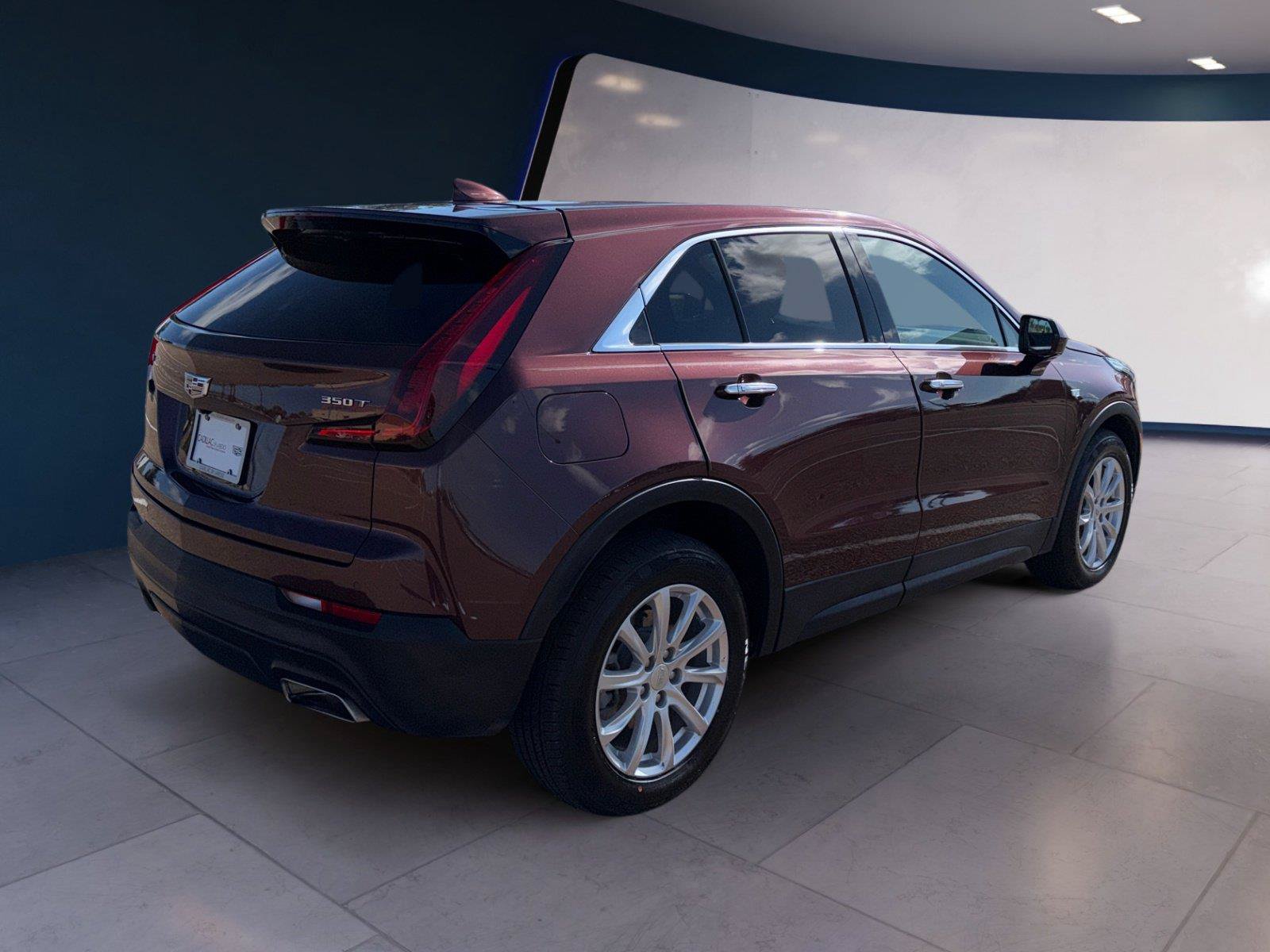 Certified 2023 Cadillac XT4 Luxury w/ Cold Weather Package FWD image 5