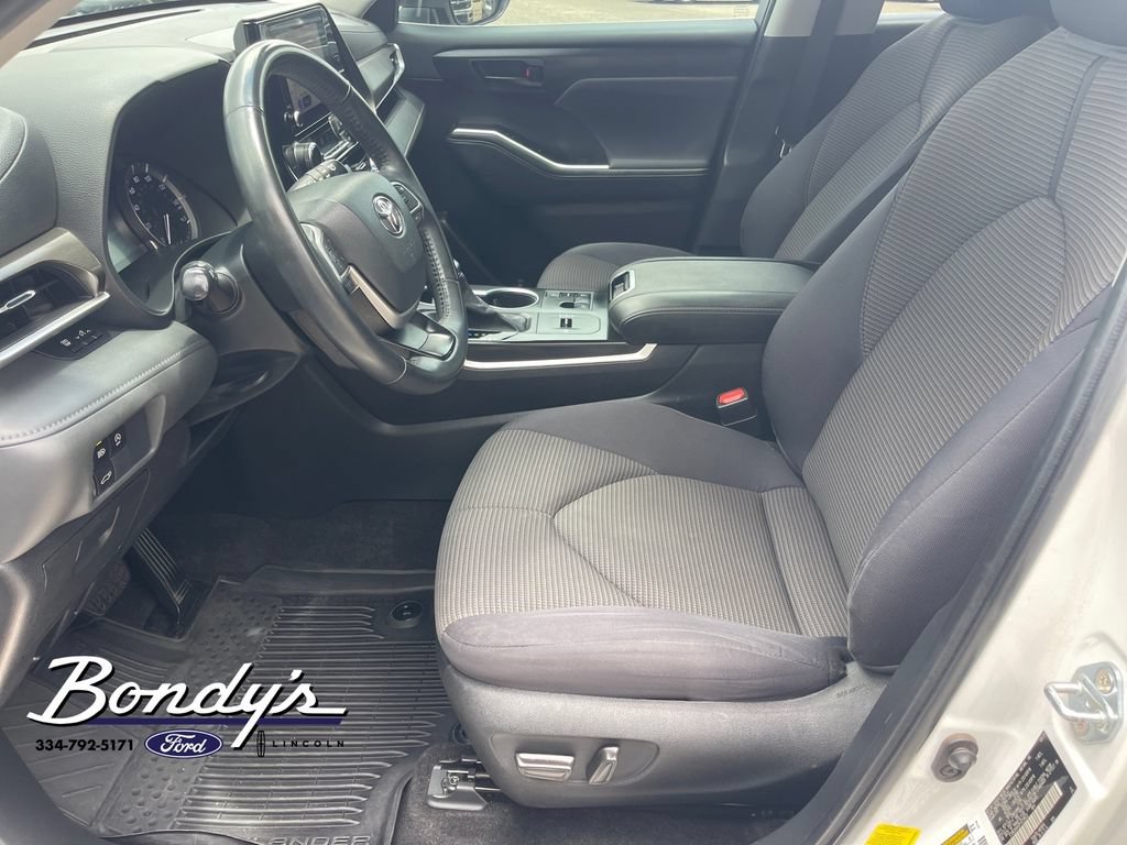 Used 2023 Toyota Highlander LE FWD image 10