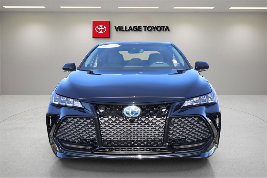 Used 2019 Toyota Avalon XSE image 2