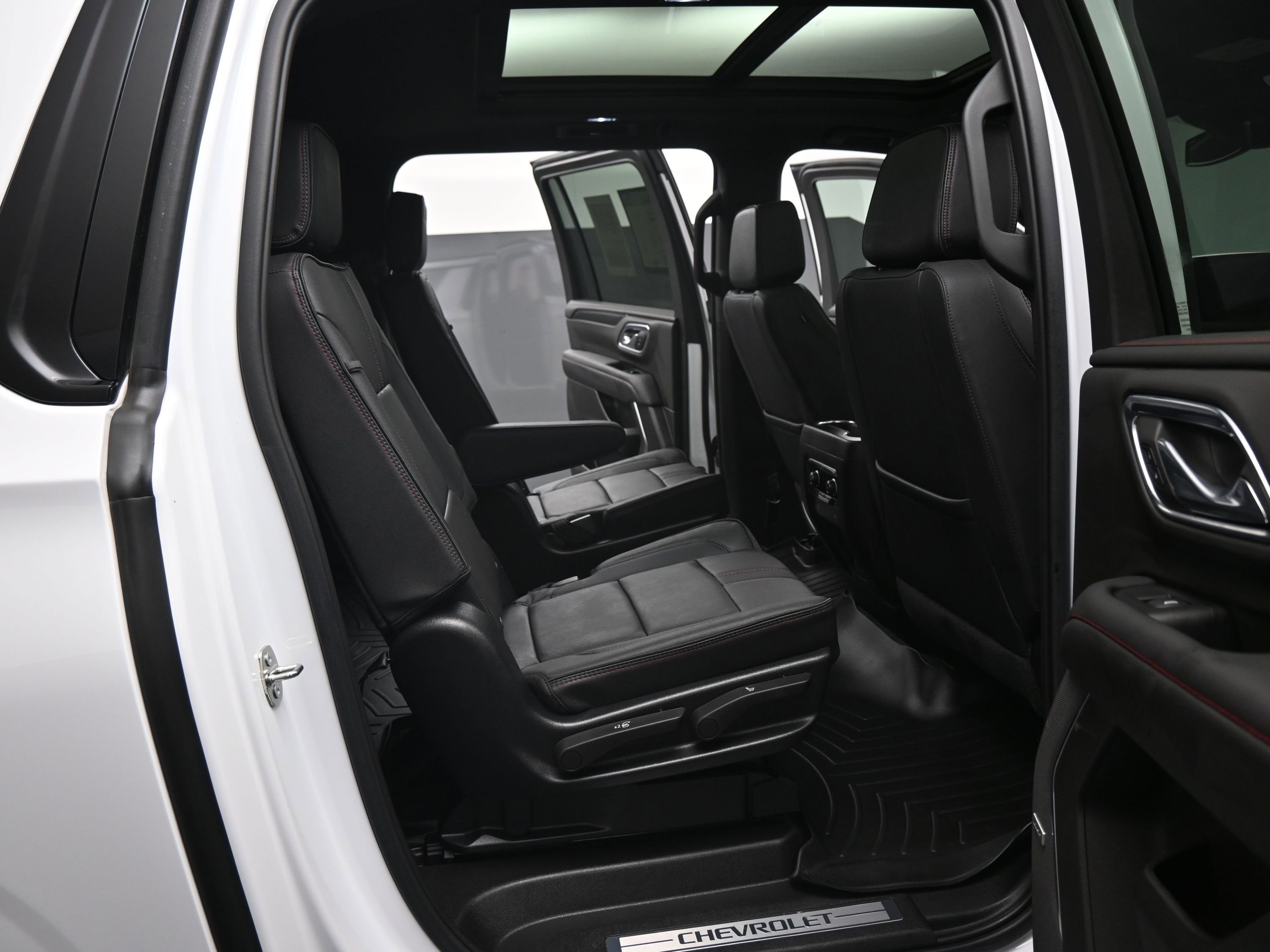 Certified 2023 Chevrolet Suburban RST w/ Luxury Package image 20