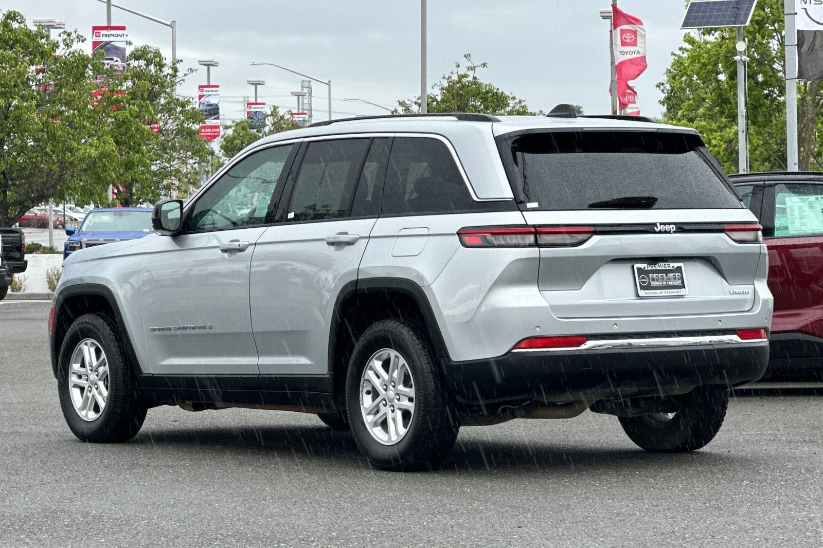Used 2024 Jeep Grand Cherokee Laredo RWD image 6