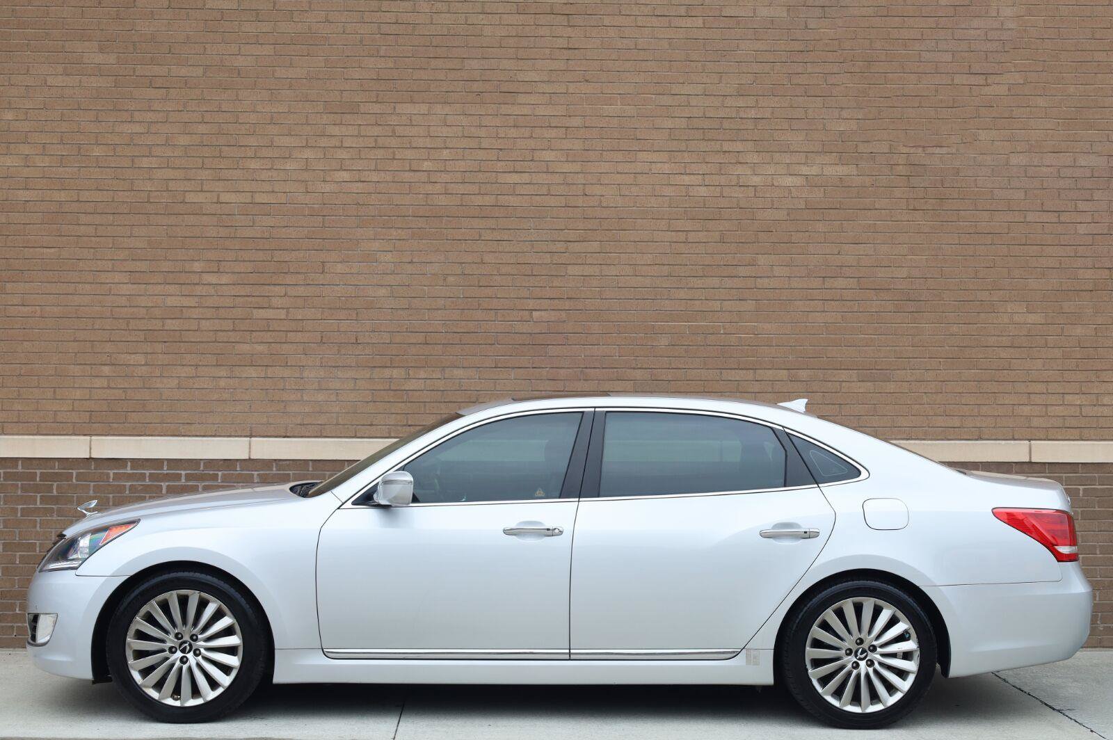 Used 2015 Hyundai Equus Signature RWD image 2