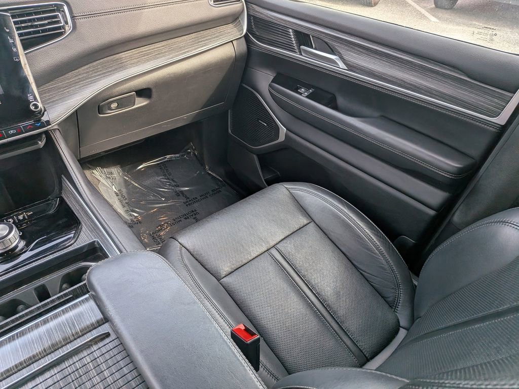 Used 2024 Jeep Wagoneer Series II w/ Flexible Seating Group image 17