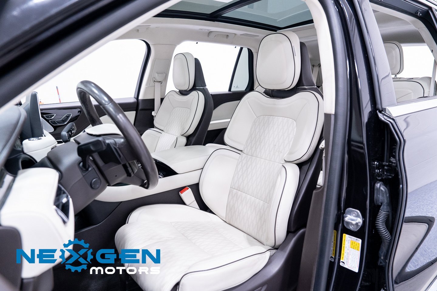 Used 2022 Lincoln Aviator Black Label w/ Dynamic Handling Package image 26