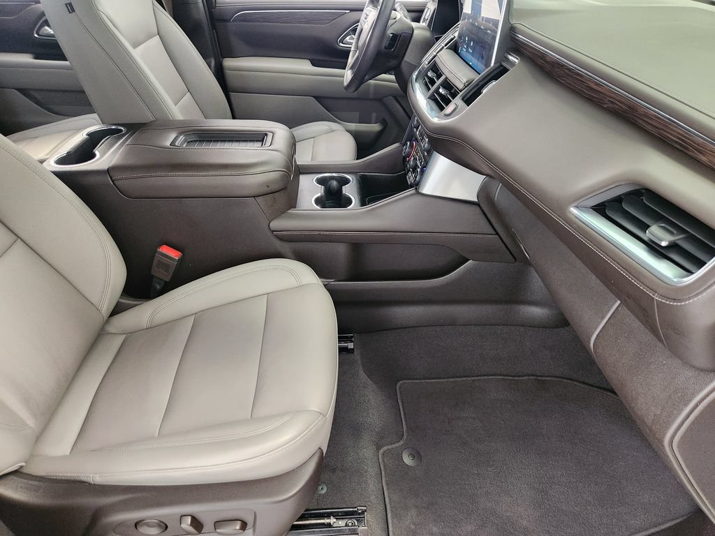 Used 2022 Chevrolet Suburban LT w/ Luxury Package RWD image 14