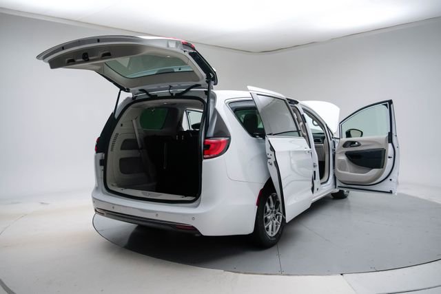 Used 2024 Chrysler Pacifica Touring-L image 22
