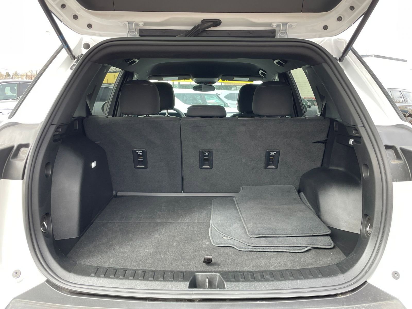 Used 2025 Chevrolet Equinox LT image 32