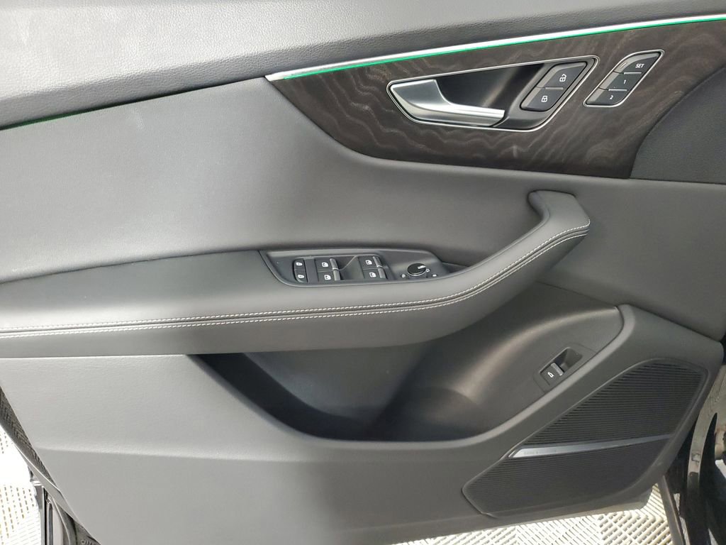 Used 2023 Audi Q8 Premium Plus w/ Premium Plus Package image 19